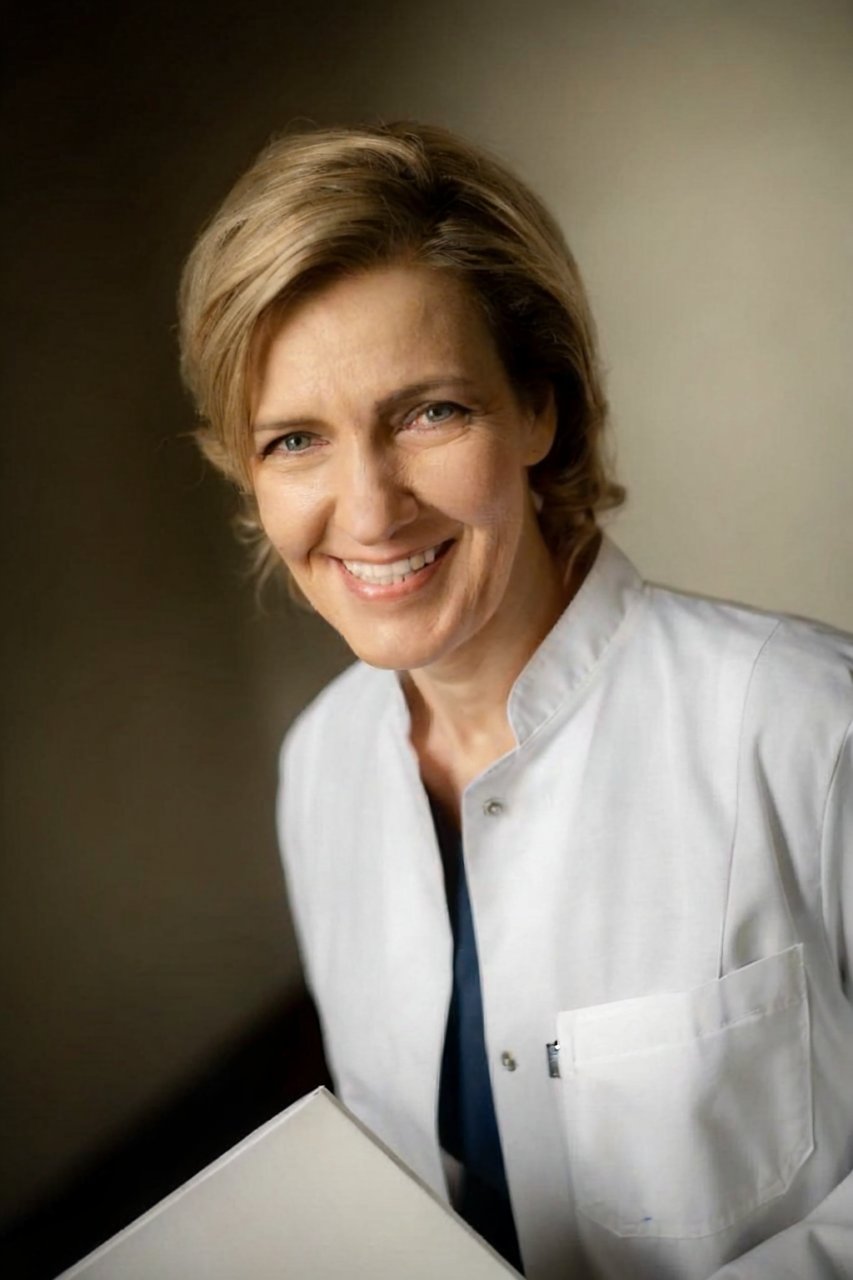 Dr. Ilze Šveiduka, MD — Medical Advisor EyeFixCare